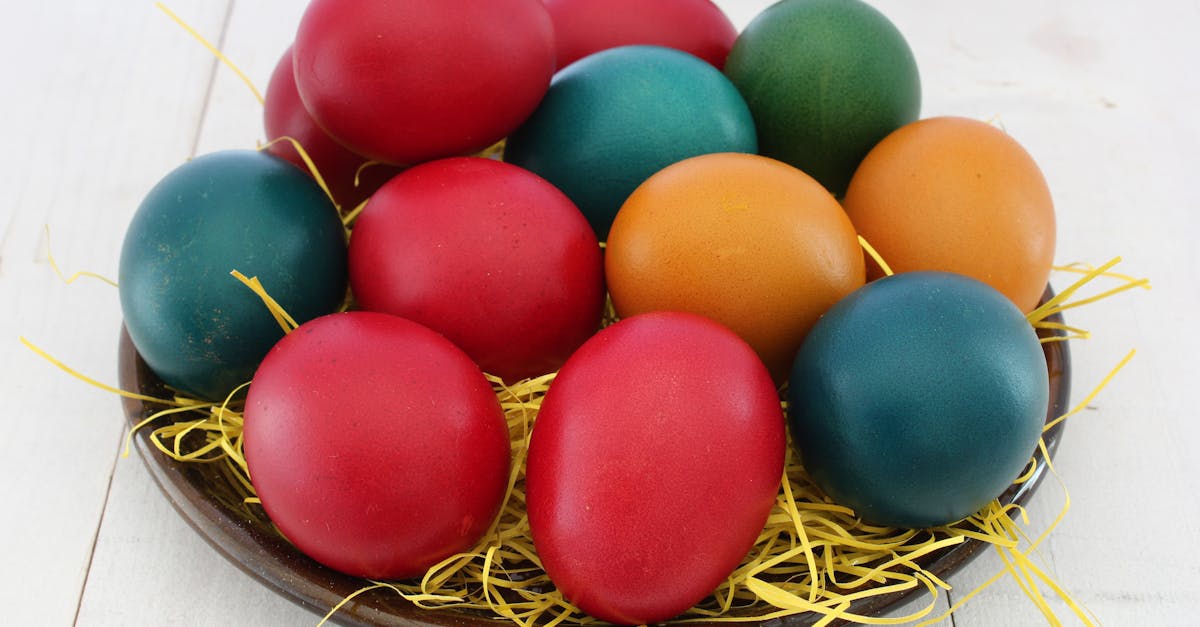 entdecken sie die festliche stimmung und die traditionen rund um ostern in deutschland. feiern sie mit köstlichen leckereien, bunten eiern und fröhlichen familientreffen.
