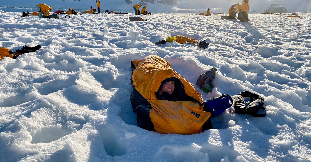 entdecken sie unsere hochwertigen schlafsäcke, die perfekten begleiter für camping, wandern oder eine übernachtung zu hause. komfort und wärme für erholsame nächte im freien.