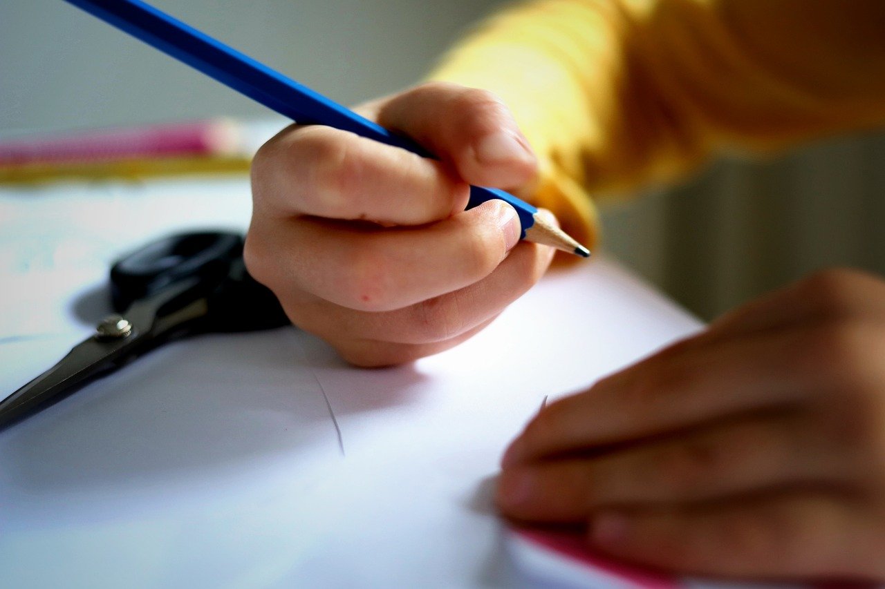 entdecken sie die wichtigsten fähigkeiten zur schulbereitschaft, die ihr kind benötigt, um selbstbewusst und erfolgreich in die schule zu starten. erfahren sie, wie sie die entwicklung dieser fähigkeiten unterstützen können.