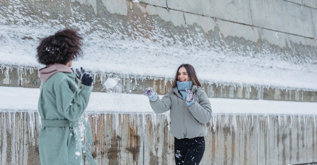 Schneeballschlacht: Tipps für die perfekte Winteraktivität