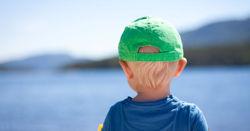 Sonnenstich bei Kindern: Symptome richtig erkennen und handeln