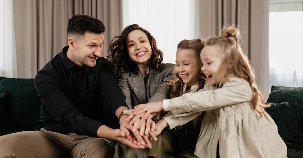 entdecken sie unsere eltern-kind-gruppen, die eine warme und einladende umgebung bieten, in der eltern und ihre kinder neue freundschaften schließen, gemeinsam lernen und unvergessliche momente erleben können.