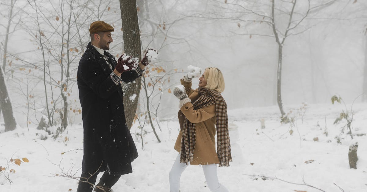 erleben sie den ultimativen schneeballkampf! tauchen sie ein in den winterlichen spaß und genießen sie unvergessliche momente im schnee mit freunden und familie. machen sie sich bereit für aufregende schlachten und viel freude im winterwunderland!