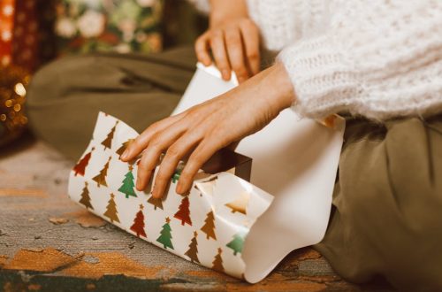 entdecken sie kreative diy-geschenkideen, die von herzen kommen! mit unseren inspirierenden tipps und anleitungen gestalten sie persönliche geschenke für jeden anlass. lassen sie ihrer kreativität freien lauf und beeindrucken sie ihre liebsten mit einzigartigen, handgemachten überraschungen!