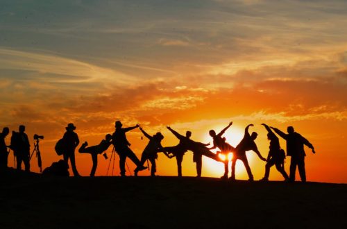 entdecken sie die bedeutung von freundschaft, ihre werte und wie sie unser leben bereichert. erfahren sie, wie freundschaften entstehen, sich entwickeln und uns durch höhen und tiefen begleiten.