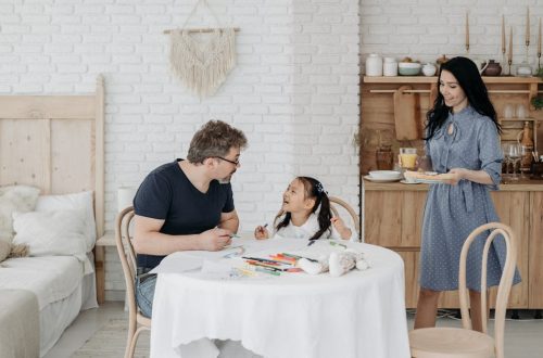 entdecken sie die vorteile des positiven erziehens! erfahren sie, wie sie durch liebevolle kommunikation und unterstützung das vertrauen und die selbstständigkeit ihrer kinder fördern können. tipps und ressourcen für eine harmonische erziehung.