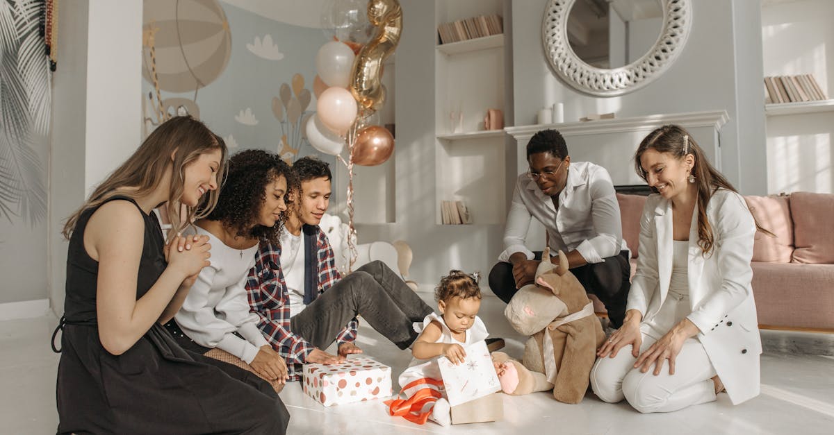 entdecken sie eine liebevolle auswahl an babygeschenken, die perfekt für neugeborene und werdende eltern sind. von süßen kleidungsstücken bis hin zu praktischem zubehör - finden sie das ideale geschenk, um freude und glück zu teilen.