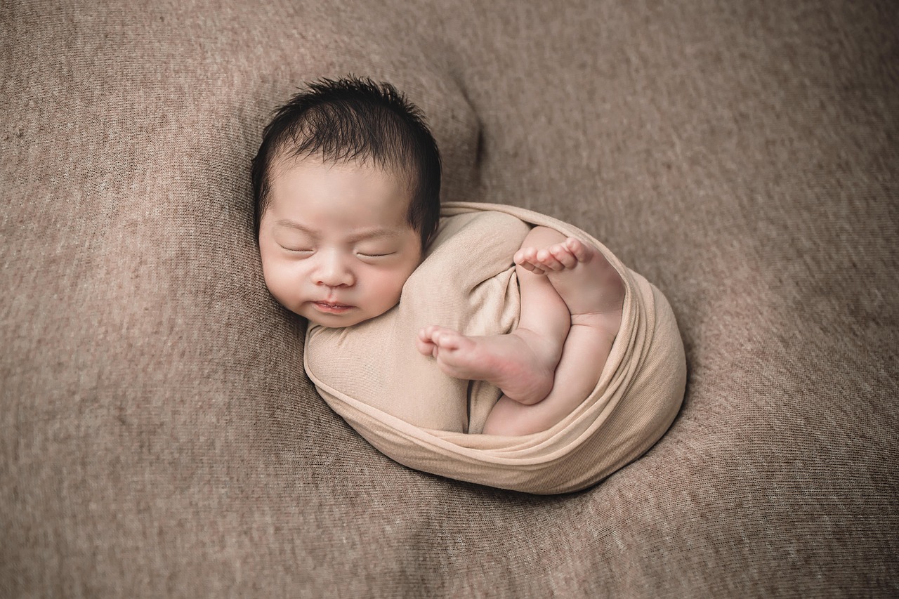 entdecken sie hochwertige und bequeme babykleidung f&uuml;r neugeborene und kleinkinder. stilvolle designs, sanfte materialien und perfekte passform f&uuml;r die kleinsten.